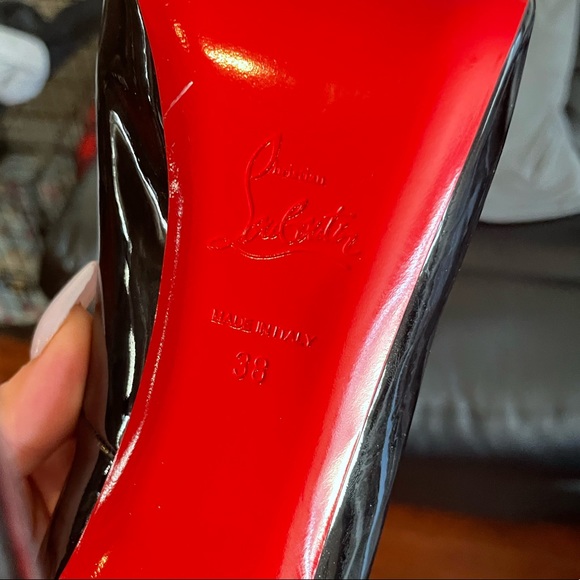 A Louboutin icon - Picture 2 of 2